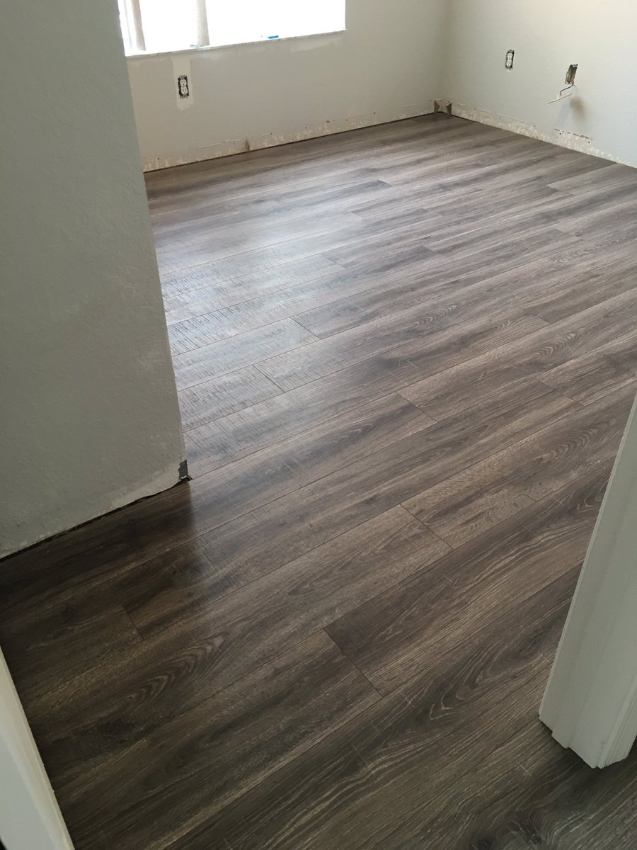 quantumfloors's tweet photo. Driftwood Oak by @MohawkFlooring https://t.co/IZYz6DjbUk