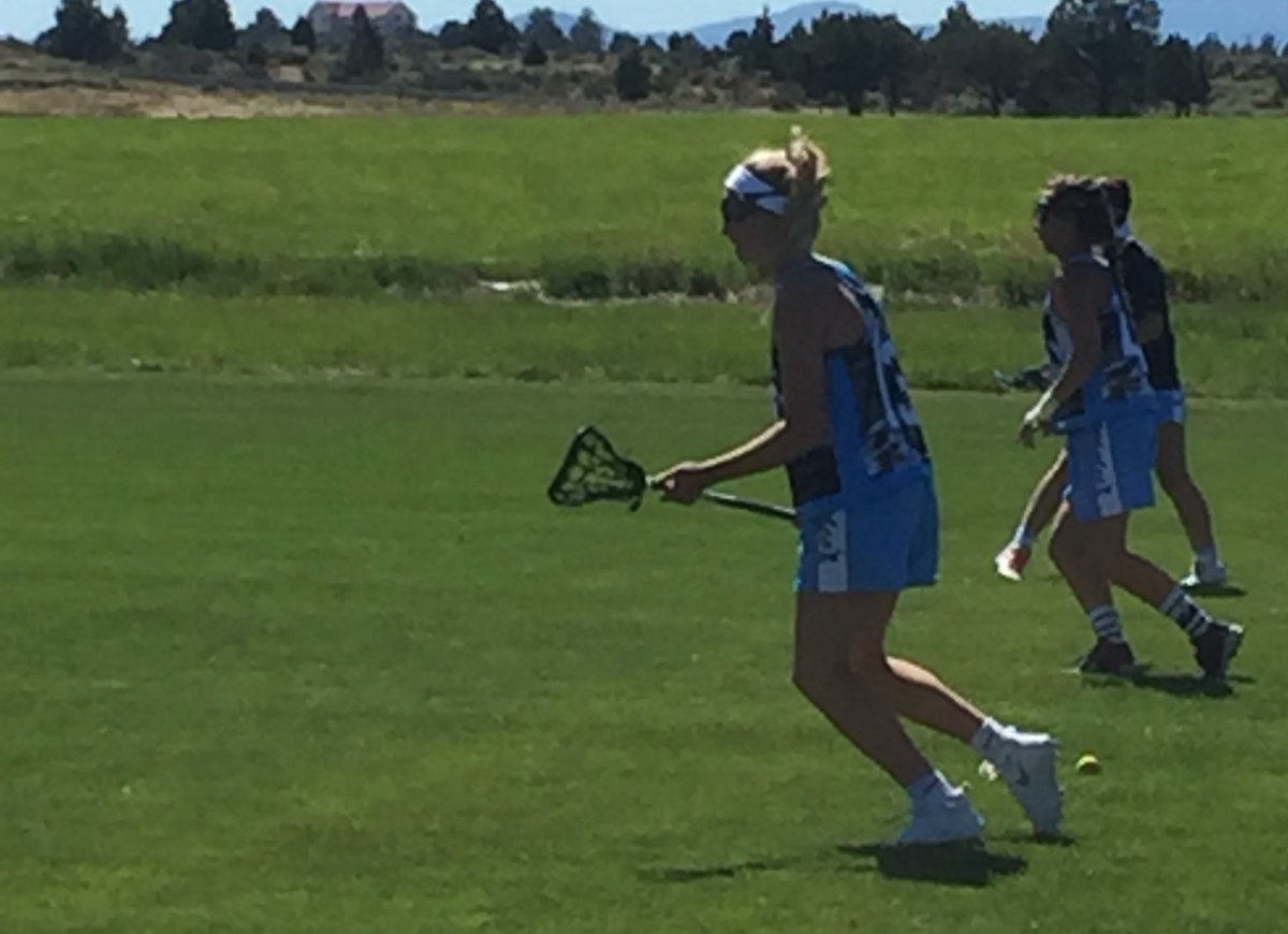 whaleslax's tweet photo. #PodG1 warming up w/ Maurice the mascot supervising. @lizlofurno is #18 and looking sharp! #LizStrong https://t.co/Mk1bgNGmsR