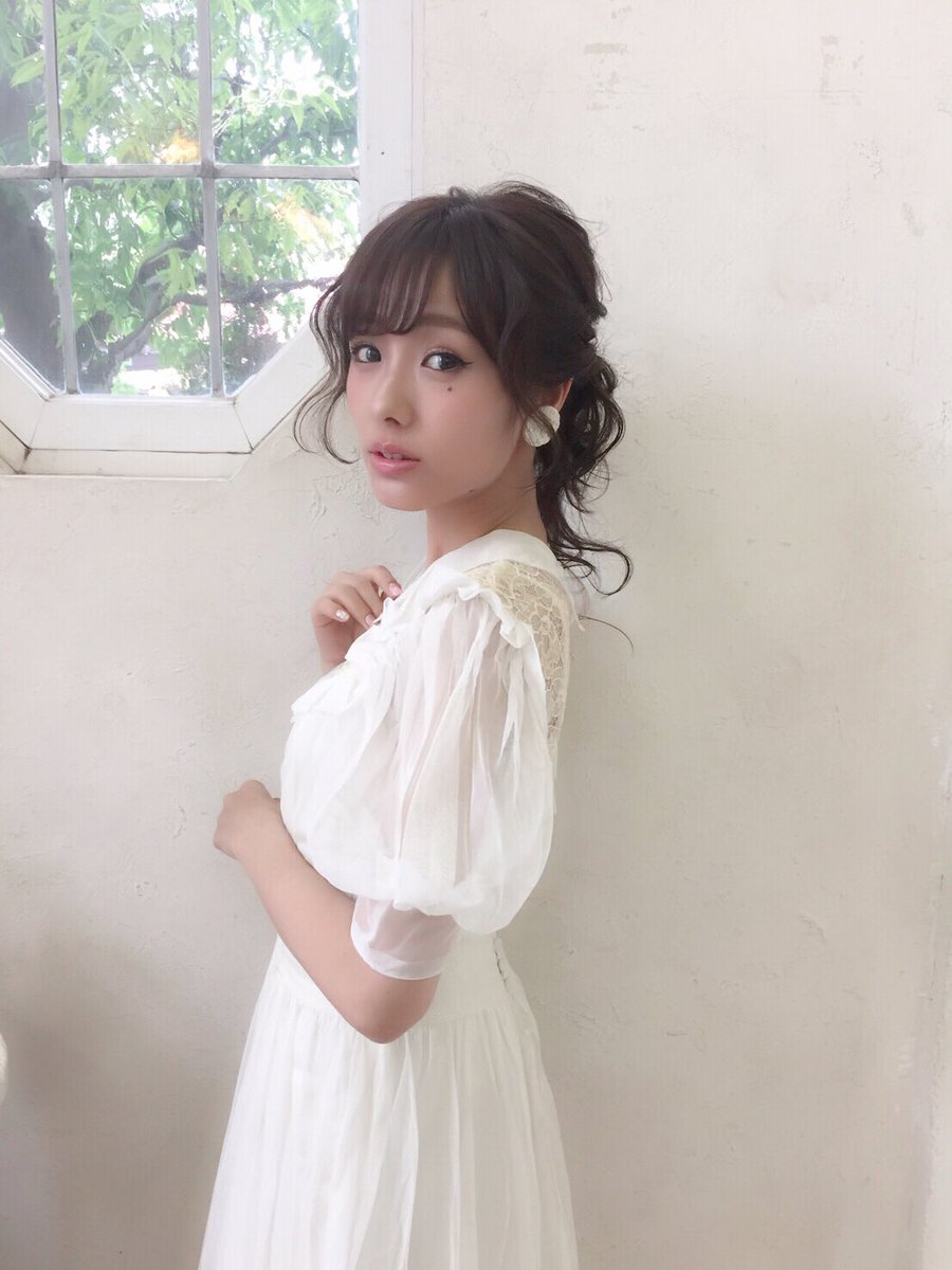 connect48_'s tweet photo. 中学生の頃、お姫様になりたくて、プロフィールみたいなところに好きなタイプは「白馬に乗った王子様」って書いていました。笑 https://t.co/Hwz283fhPZ モデル 前田希美さん 詳細⇒https://t.co/qv6OlUisSu #connect48