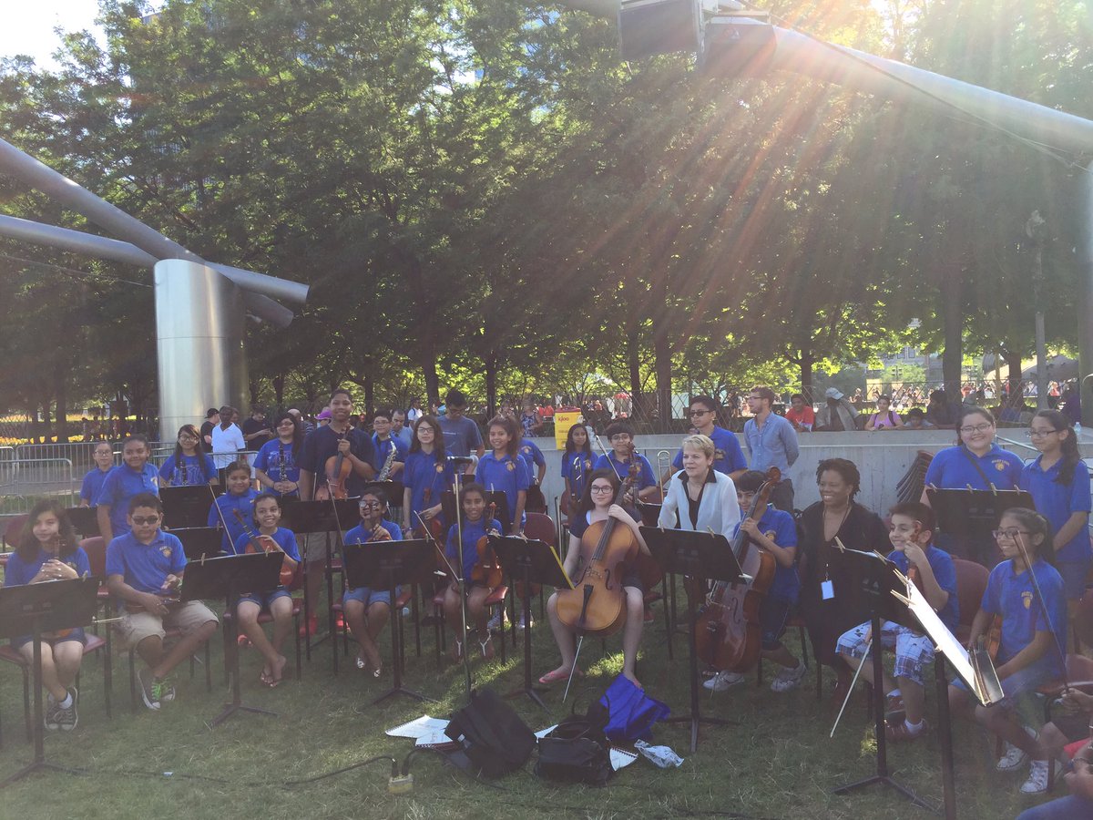 gpmf's tweet photo. Conductor @marinalsop and soloist @Regina_Carter stop by our Young Artist Showcase to greet @chi_mop students! https://t.co/exXw7AlsVS