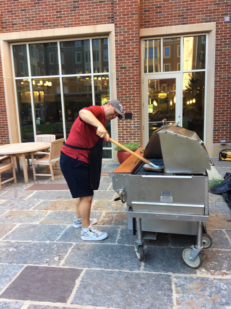 HeadingtonHall's tweet photo. #GrillPrep @kdamp @HeadingtonFIR @HeadingtonLive https://t.co/eJZPkDM18C