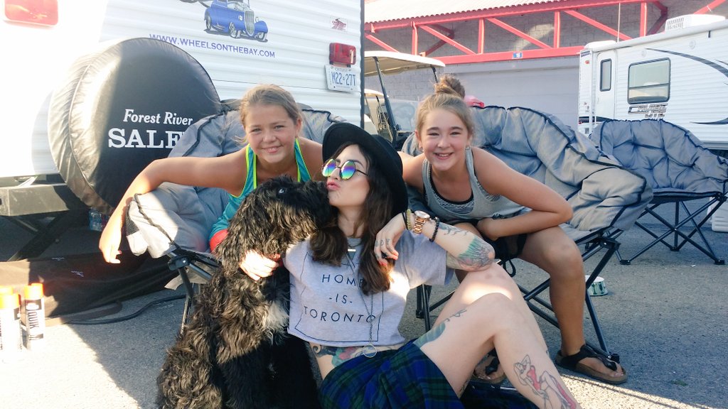 In Trenton ON for the <a href="/mshpromotions/">Wheels on the Bay</a> #WheelsOnTheBay event! Chilling with these beautiful women and a cute puppy!