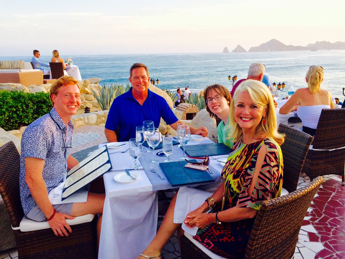 jacqueferris2's tweet photo. #sunsetdamonalisa #sunsettodiefor #cabo2016 https://t.co/mwanKZsi5g
