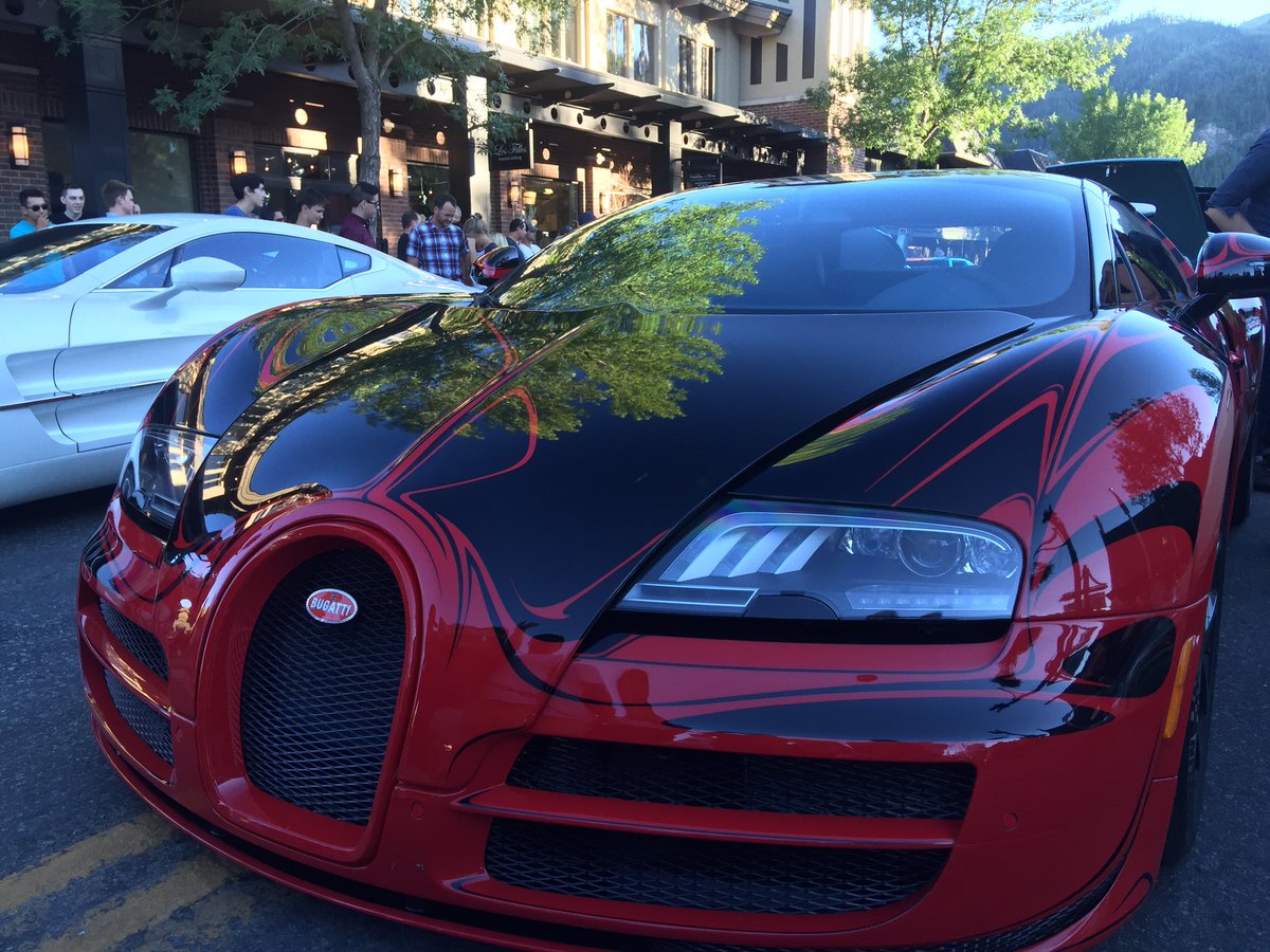 lorimcneeartist's tweet photo. Enjoying the #SunValley Road Rally! Love this red #Bugatti ❤️ https://t.co/4aL5AjEiFx