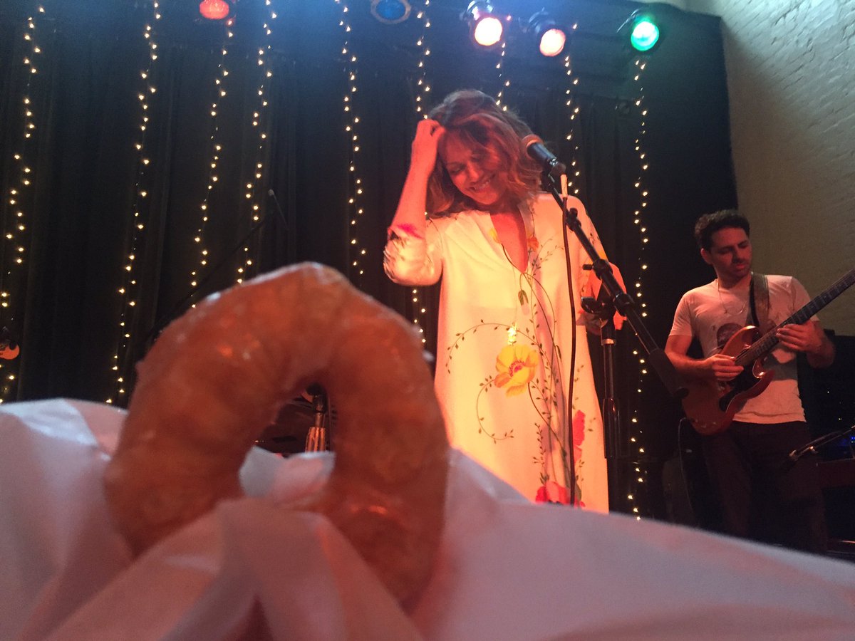 LizzieElise's tweet image. When @BethanyJoyLenz brings donuts for her entire audience. Babe!😍💗