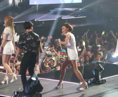 ftlivai's tweet photo. no one talks about jimin and hwasa's interaction, I like this https://t.co/pKEkCcSofI