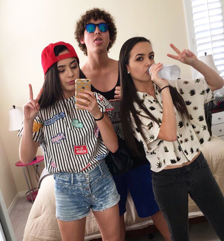 veronicamerrell's tweet image. Cousin goals