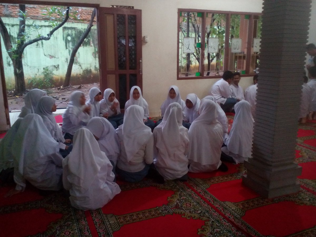 Terus juga kita berlanjut dengan sharing2 dsb, testimoni dr kakak2 rohis dengan peserta didik barunya😊