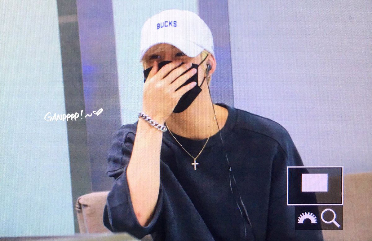 ganpppp's tweet photo. 160723 ICN #mark #마크 ㅋㅋㅋㅋ😷 https://t.co/elWq1caNoI