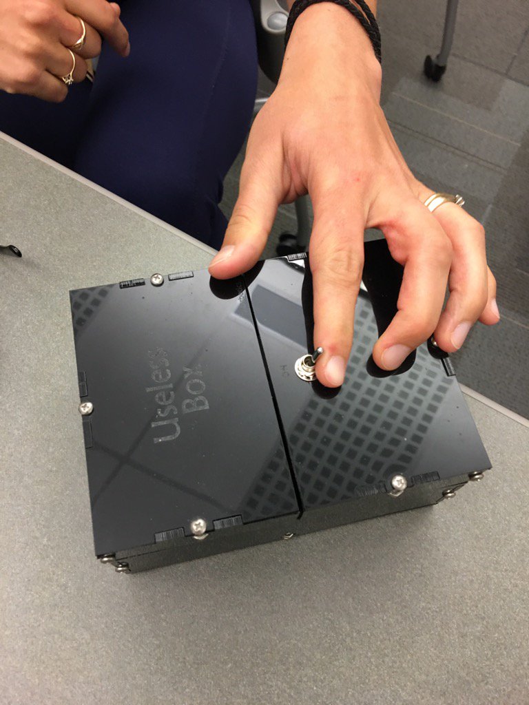 yomo65's tweet image. #UselessBox #Whaaaaat?#Whatsisfor? #idk #Itsauselessbox #Whywasitcreated? #Purpose #Thisiscrazy #SparkSHIFTLab