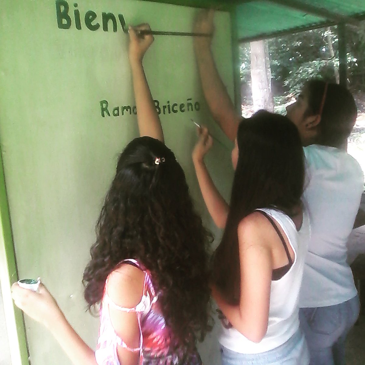 GremUlandinos's tweet photo. En @miarboltrujillo jornadas colaborativas #SeMasVerde #GREMU @fundamiarbol https://t.co/CaJ478e5PX