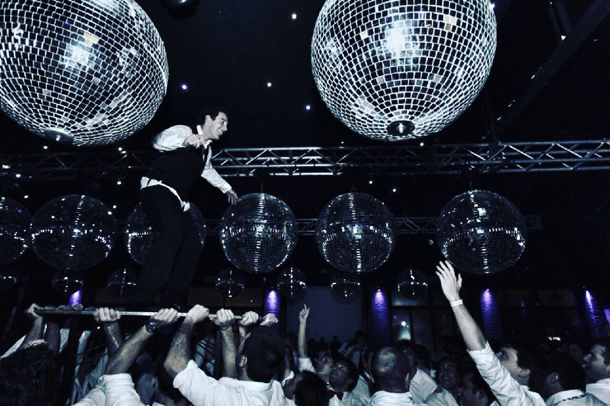 🎵🎶🎶🎶 Everybody's gone surfing
Surfing all your friends 🎶🎶🎶🎵