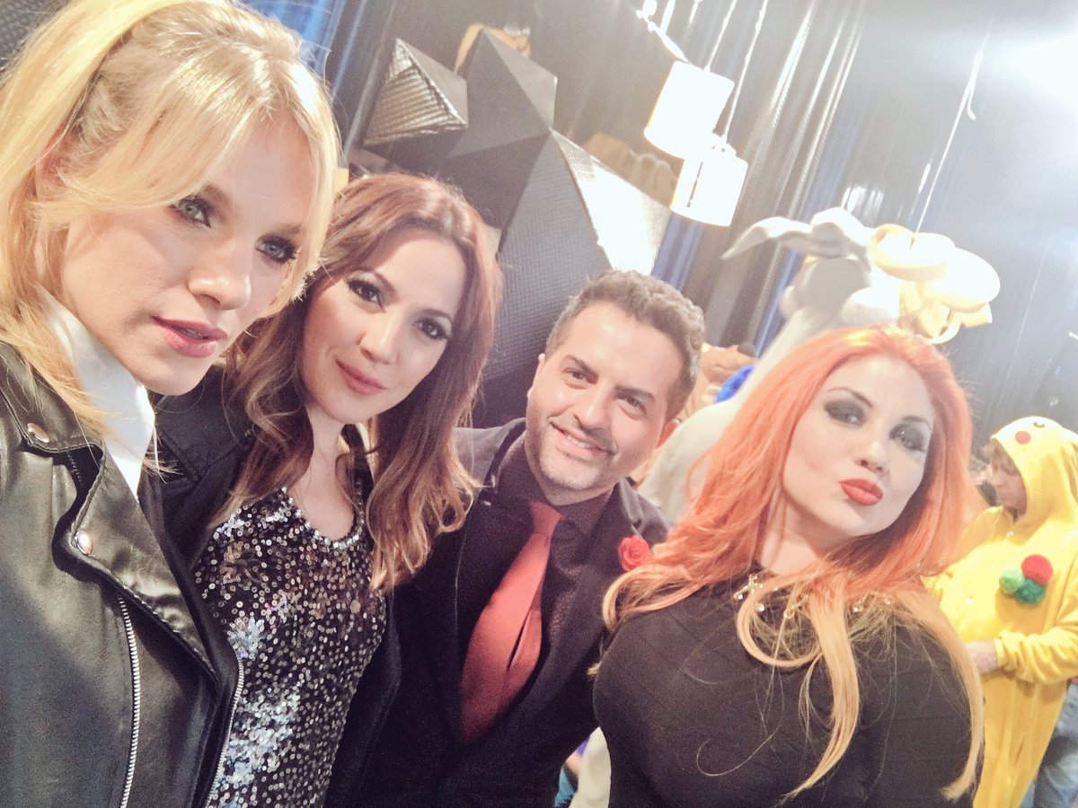 AngeldebritoOk's tweet photo. Entonces llega la noche... @BandanaLaVuelta hoy en #Bailando2016 2230 con @cuervotinelli #BANDANAconelTEAMLF https://t.co/b9xZQuycZB