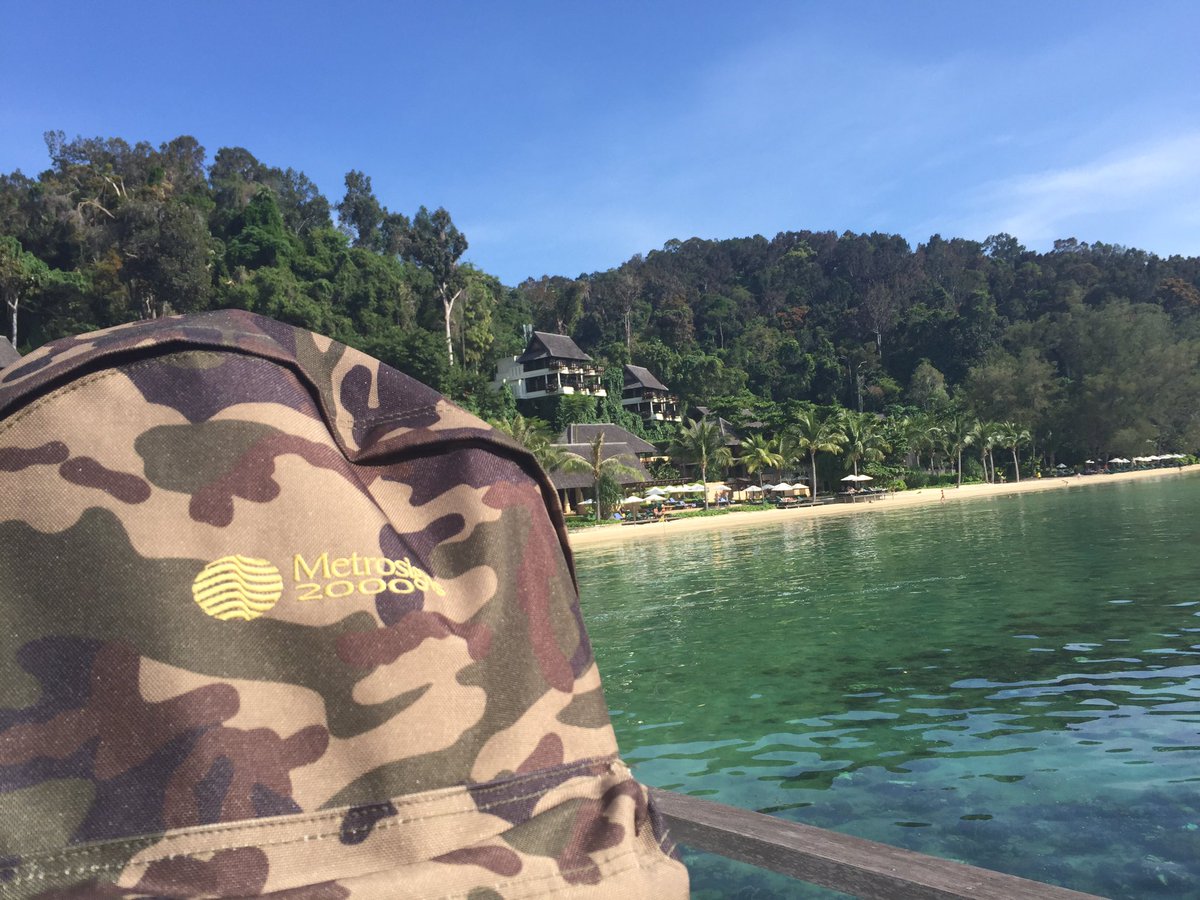 The <a href="/metrosigns2000/">Metrosigns 2000 Ltd.</a> backpack makes it to Gaya Island courtesy of @RobChadwickTC