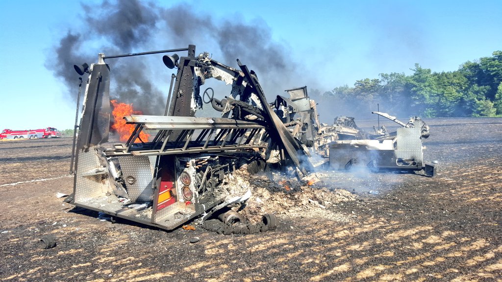 Media371's tweet photo. Pumper destroyed &amp; tanker badly damaged in earlier Third Line fire. Both trucks from @HaldEmerg Stn 2 (Hagersville). https://t.co/8O3SUEtguB