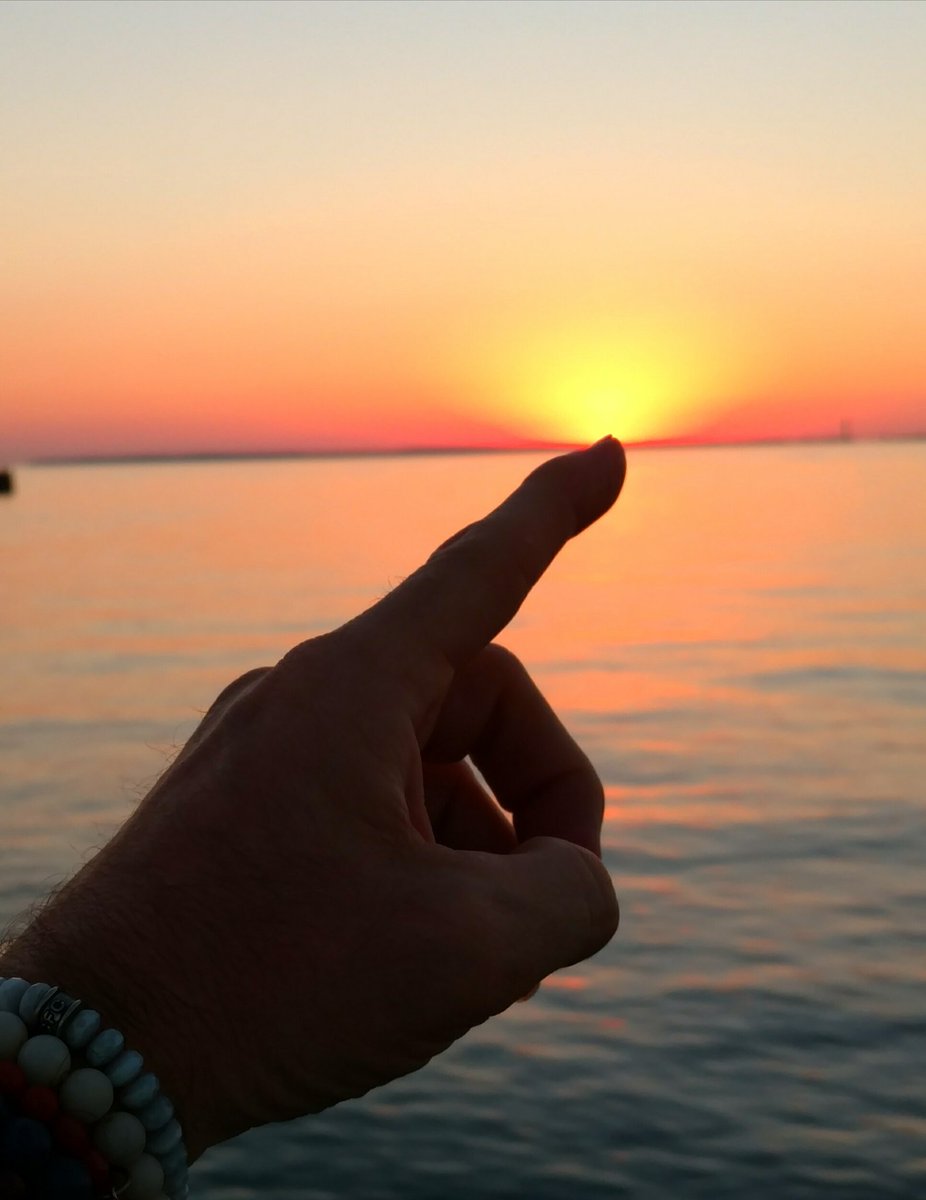 MosesCLE's tweet photo. #Sunset @Kelleys_Island @BethHMcLeod @CoastalOhio @LakeErieResorts @TheWineSpotCH #LakeErieLove #KI #OHIO #KI2016 https://t.co/BcNFNKl7Mo