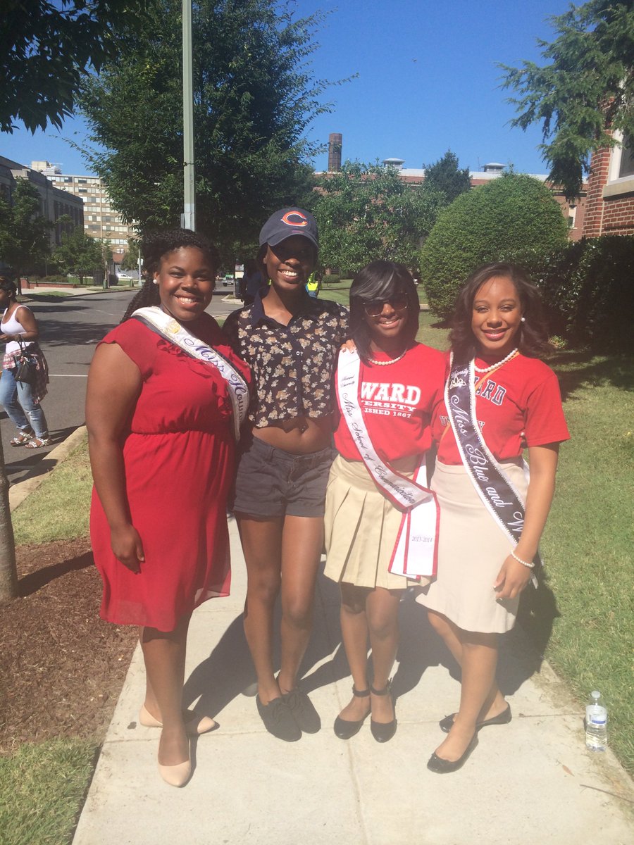IAMSANEIT's tweet photo. #MyFreshmanWeek These were the first women I met and they have a huge impact on my life. Love them so much https://t.co/P9wI8eNCkr
