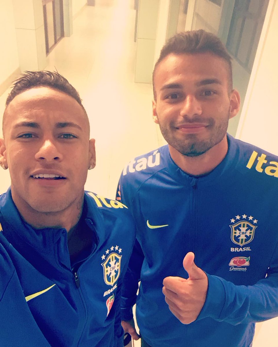 neymarjr's tweet photo. #ThiagoMaia ✌ https://t.co/h5nkCQmxh2