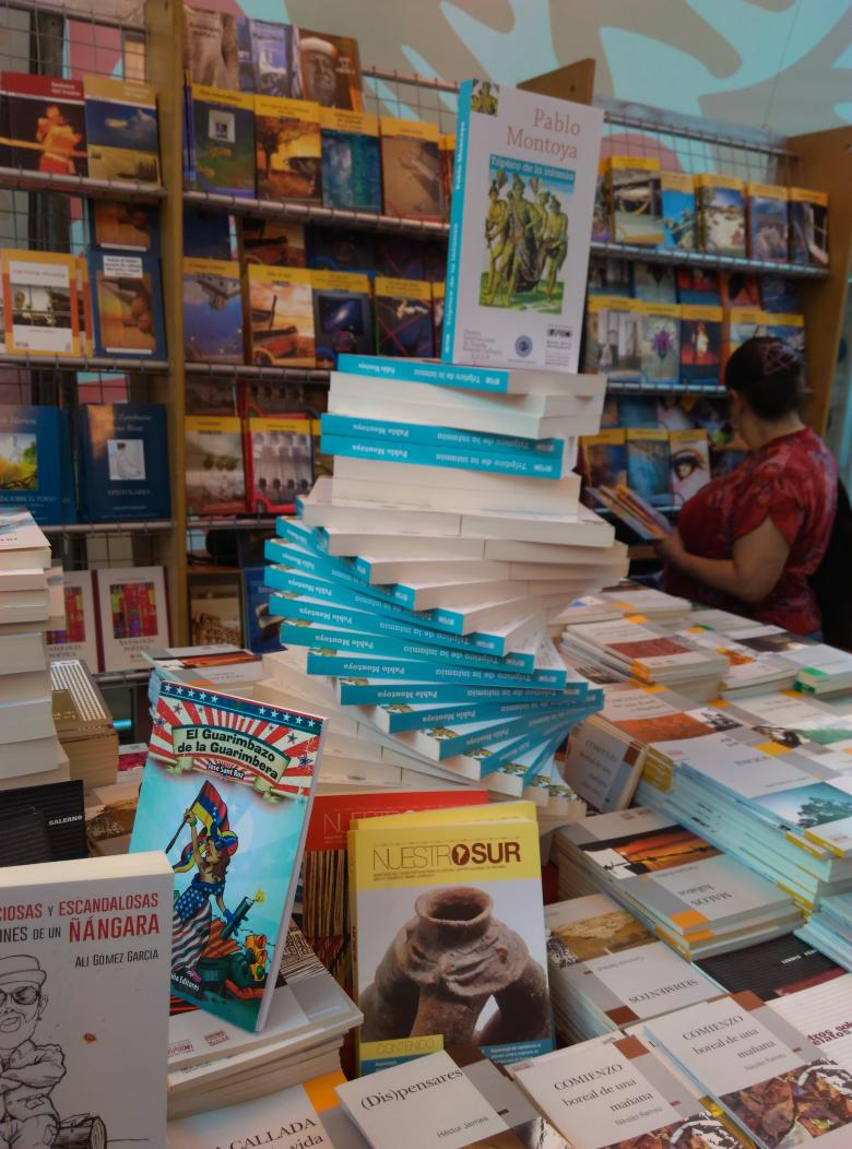 LibreriasDelSur's tweet photo. Espacios para el encuentro 7ma Feria del Libro #CaracasTerritorioDeLaPalabra https://t.co/khRG4N3yQY