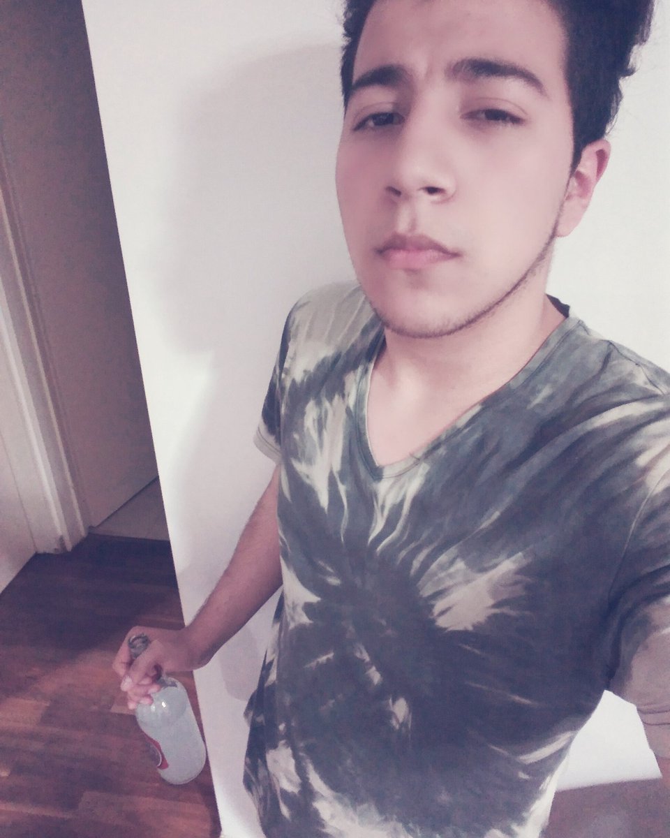 GabrielOrona123's tweet photo. Tomando algo con los shicos https://t.co/KdaOaY2R58
