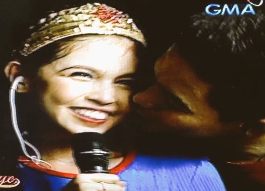 MAINEnatics_PC's tweet photo. Power Kiss 💏💋

EB OFWDay
#ALDUBSuperMA https://t.co/F7wXBMIRt5