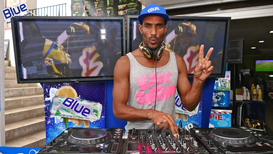 Make life a party! #drinkblue