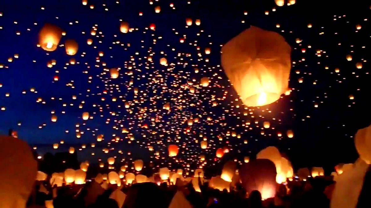 китайские фонарики бумажные. вот такие фонарики разбрасывают по населенным. китайский фонарик летающий. небесный фонарик. летающие фонарики.