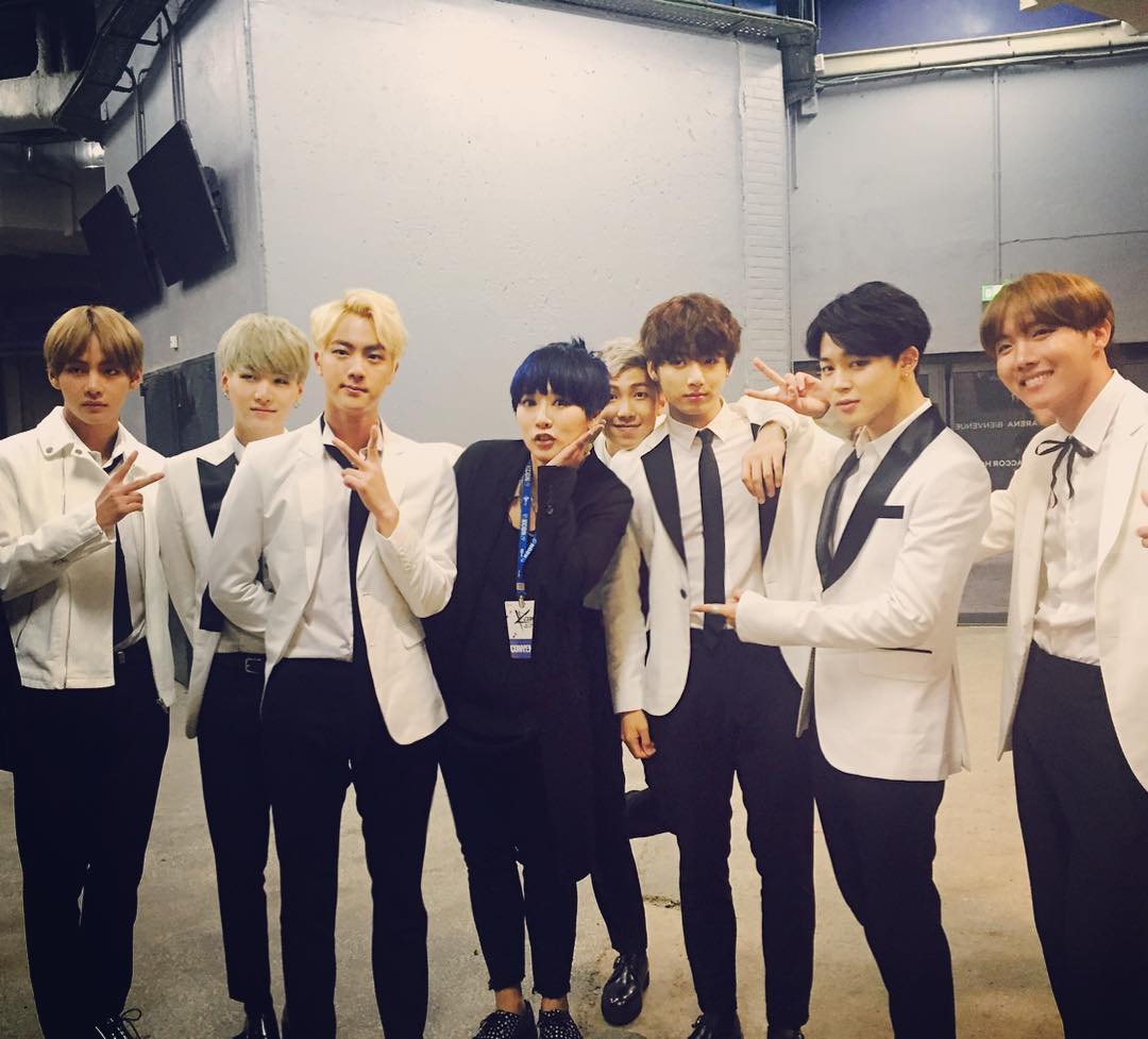 ARMYVN_twt's tweet photo. [INSTA] #BTS &amp; #ssinnim tại 'Kcon Paris 2016' #방탄소년단
©ssinnim
https://t.co/GYJGarb2ZF