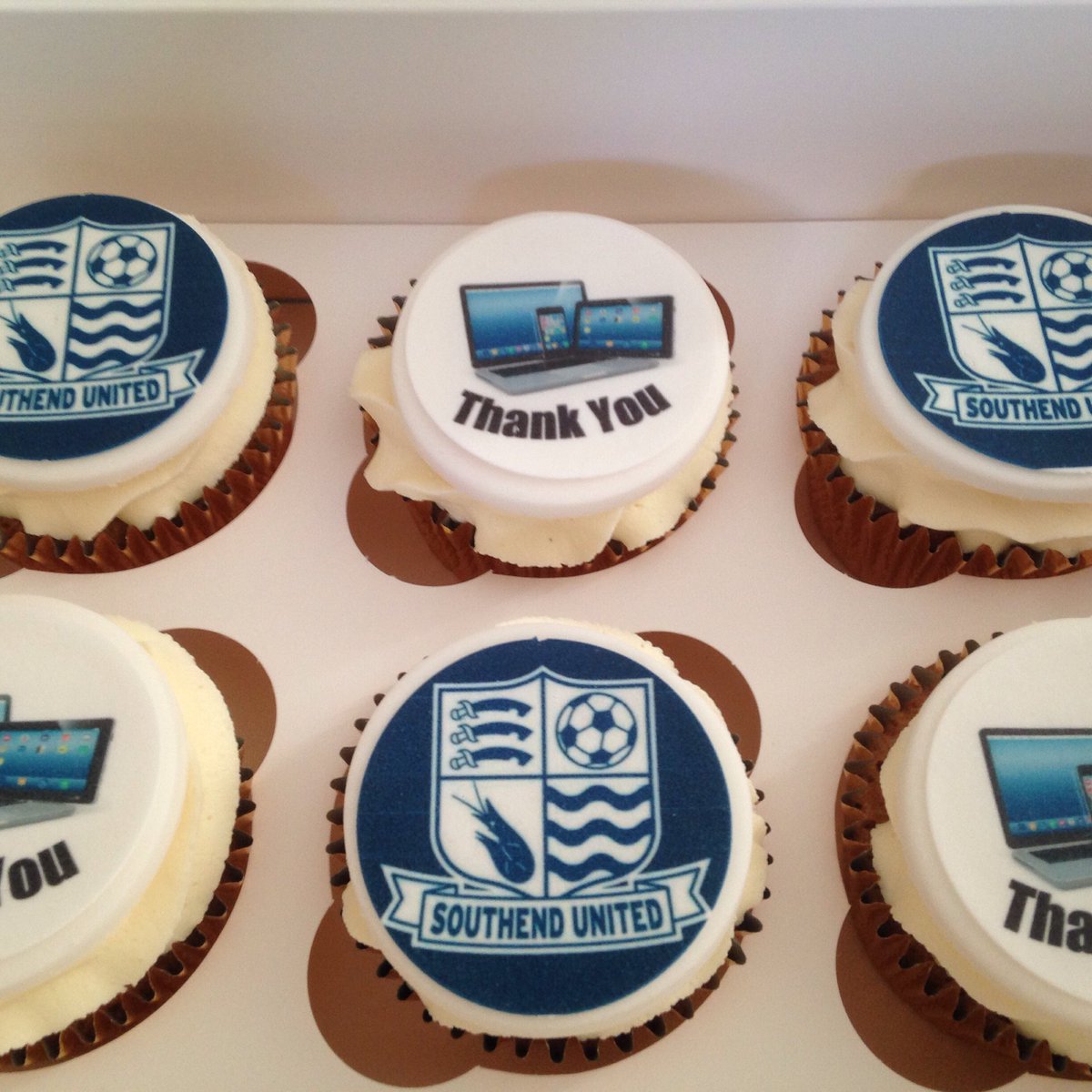 CKCupcakes's tweet photo. #vanilla #cupcakes #thankyouteacher #EndOfTerm #schoolsout #computergeek @SouthendU @SUFCRootsHall https://t.co/ENEHFUdoSI