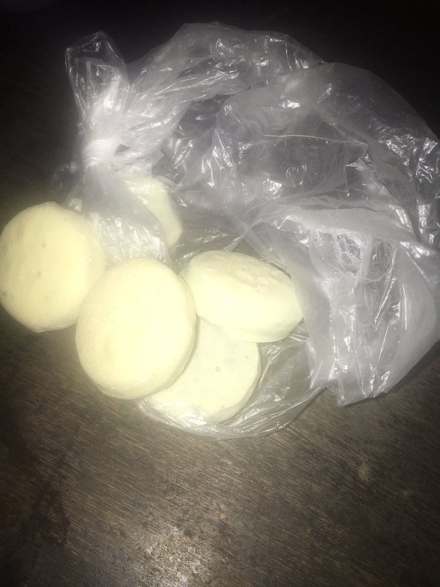 BarraInward's tweet photo. #BarraInward la única que reparte Oreos 😎😎😎 https://t.co/VHBJsGITww