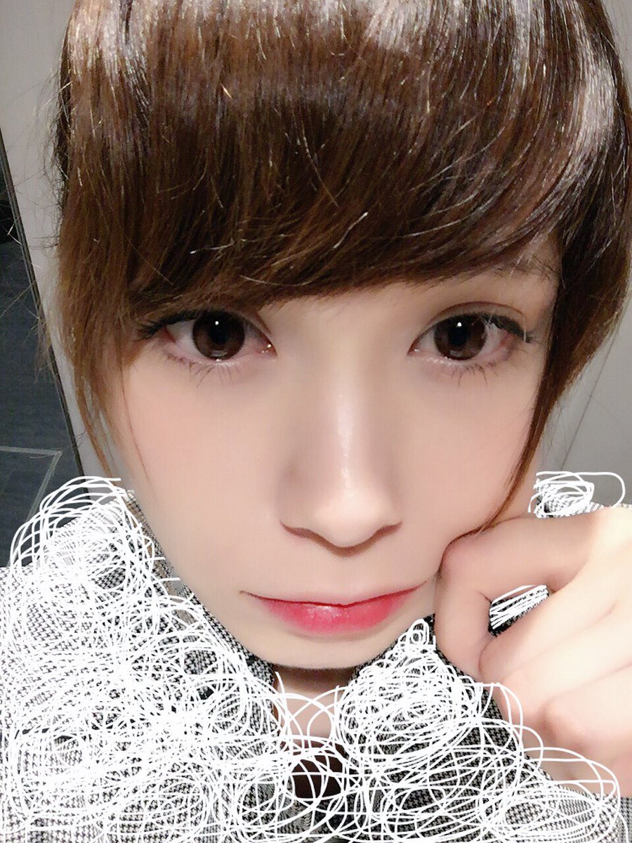 Anna Fujishiro On Twitter 目が赤いからコンタクトしないで外出たら いつもより可愛い 絶対そっちの方がいい って言われた けどわたしはカラコンしてた方がいいと思うのだけどみんなどっち派なの 泣