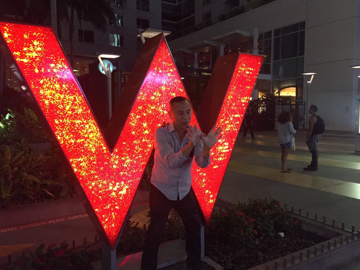 GetDown247's tweet photo. #chatwinning throwing up the “W” #party #hollywood #club #nightlife https://t.co/fZgpASXpJU