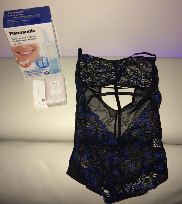 Today's prezzies from stiffy. #flossin #findom #goodboy https://t.co/C5uo1c8zJT<a href="/tag/flossin"class="tags">#flossin</a><a href="/tag/findom"class="tags">#findom</a><a href="/tag/goodboy"class="tags"><span>#goodboy</span></a>