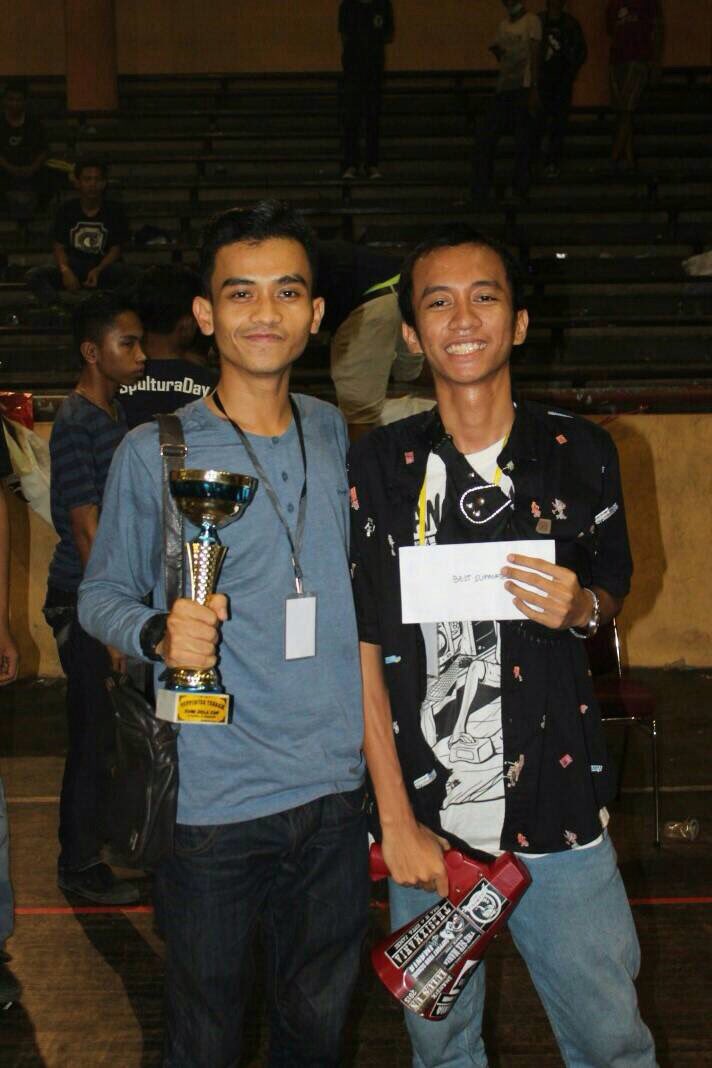 Sebab mencintai itu dengan hati. 
Bukan dengan eksistensi pribadi. 
Vinci per noi!