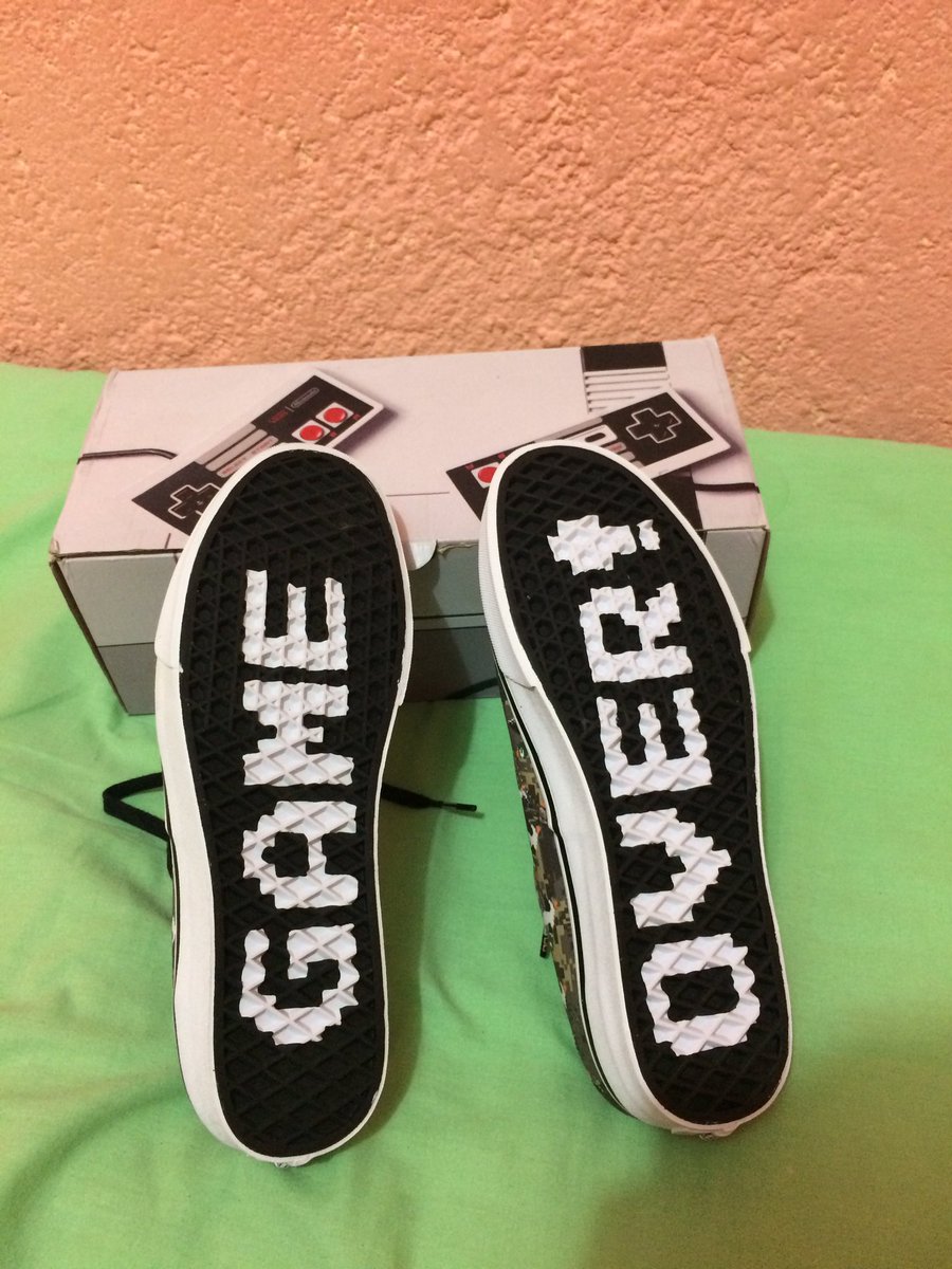 Ya tienes tus #vansnintendo ? Estan disponible en cualquier tienda !! 😃 #gameover  #vans