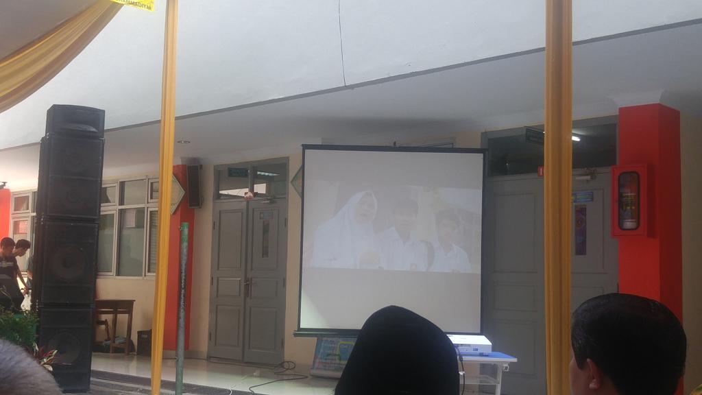 beritaIPM's tweet photo. Penayangan film anak panah matahari karya anak-anak IPM kebayoran lama 👍 TOP @PPIPM https://t.co/ChK8TLkCk9