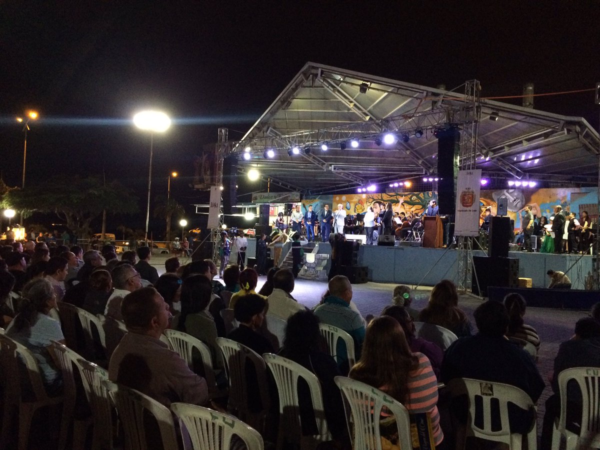 manta_alcaldia's tweet photo. Una gran noche artística junto al @MunicipioDeLoja @chatojobol en nuestra bella #Manta https://t.co/GGFGiqKtlN