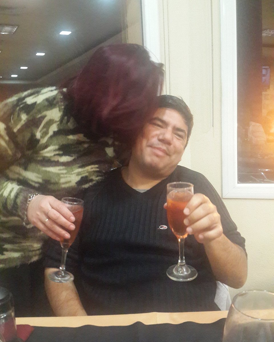 MonserratCary's tweet photo. Besos que hablan.  Te amo hermano https://t.co/f5ORdLMja8