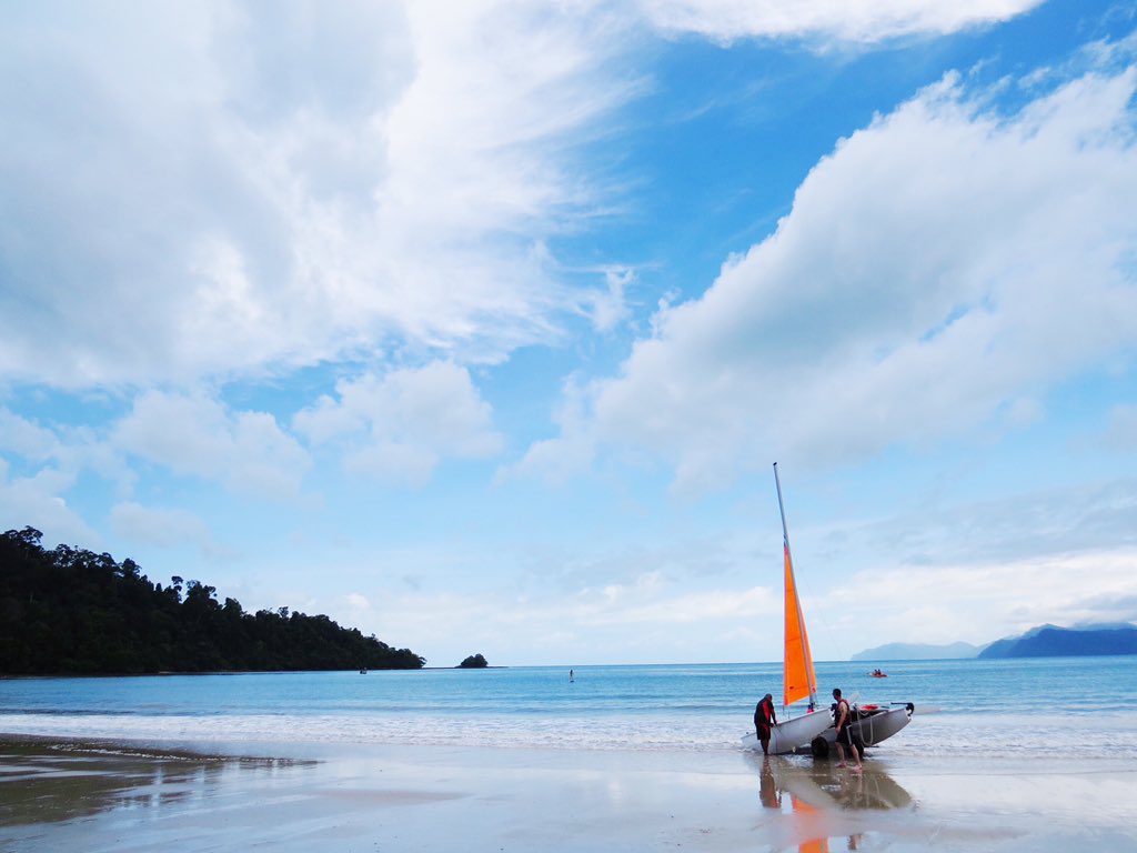 DataiLangkawi's tweet photo. This weekend forecast: A perfect view like this at #DataiBay! #DiscoverDatai #WellTravelled #TheDatai #Langkawi #LHW https://t.co/tFH3K7Nhvy