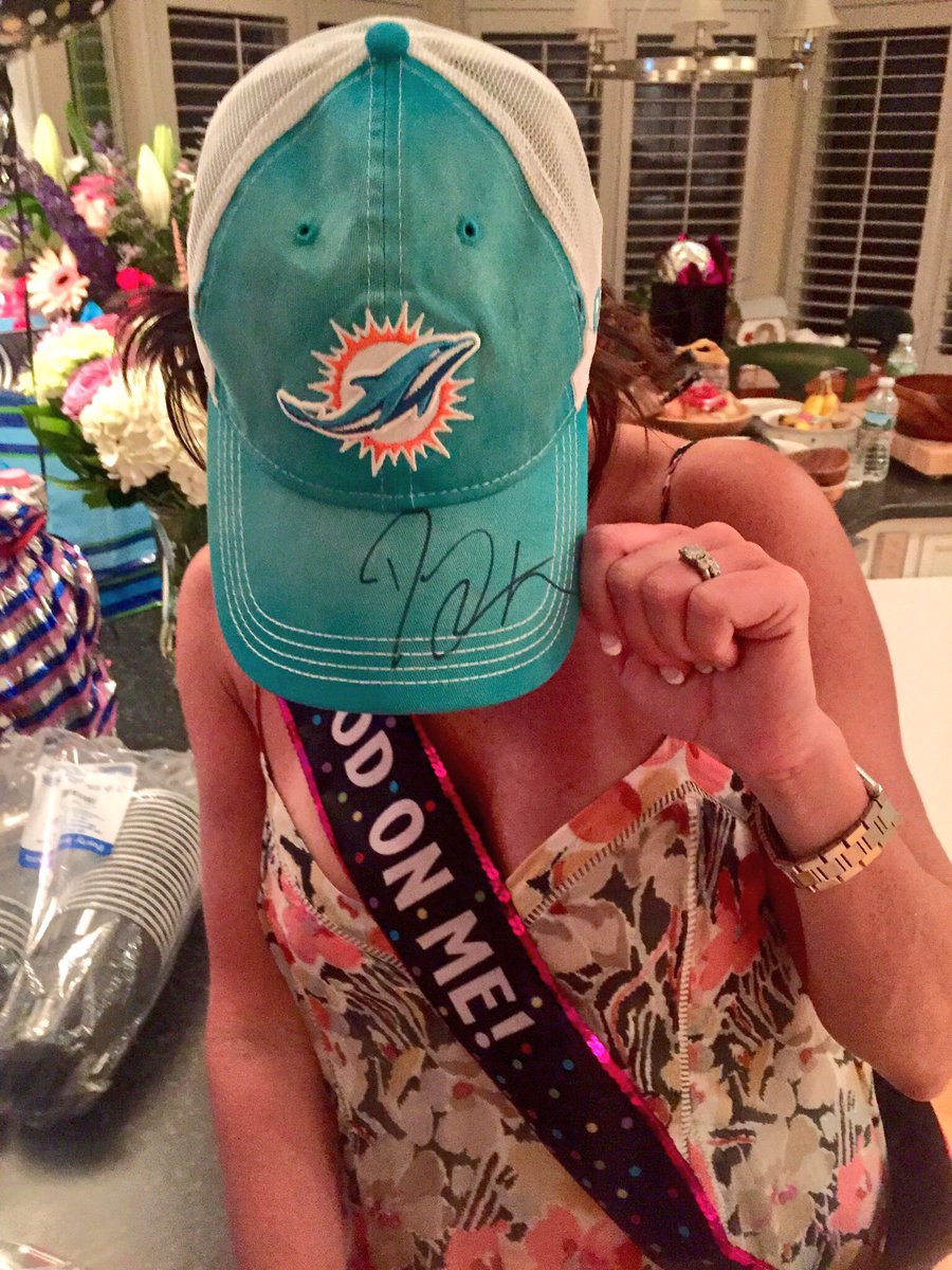 CoachCrowleyXC's tweet photo. Great Birthday! #ThankYou! #DariusRucker #TrinityXC/T&F #MiamiDolphins #50 #1966 #DariusHasTheBestBand! https://t.co/5SilaSnNDp