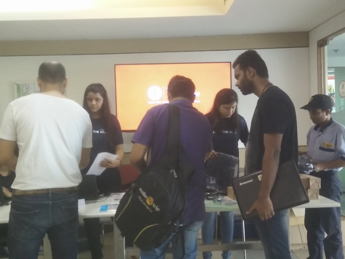 VipraliRastogi's tweet photo. Hackers started flowing #codethon @IamRahulGoyal @ankurtailang @BhumikaS219 @anindya https://t.co/ZaS3EsTjiN