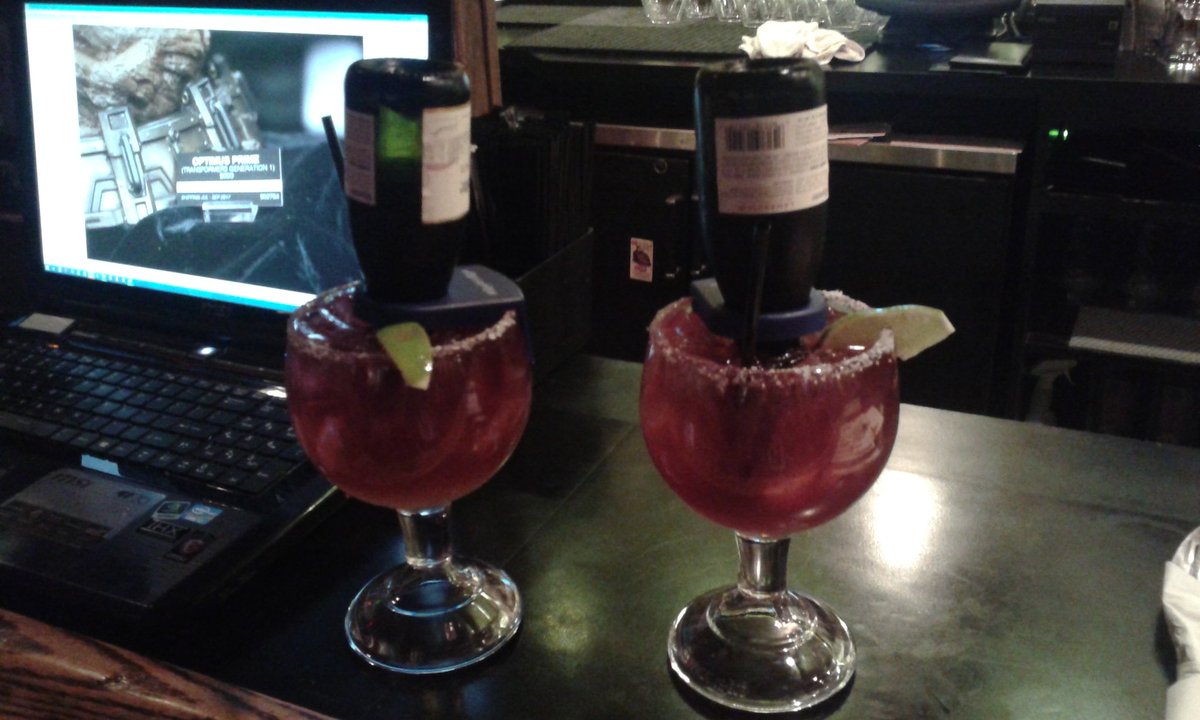 JesseWittenrich's tweet photo. Well. That's a drink! #prepartystop #buca https://t.co/VvgQ4upPsr