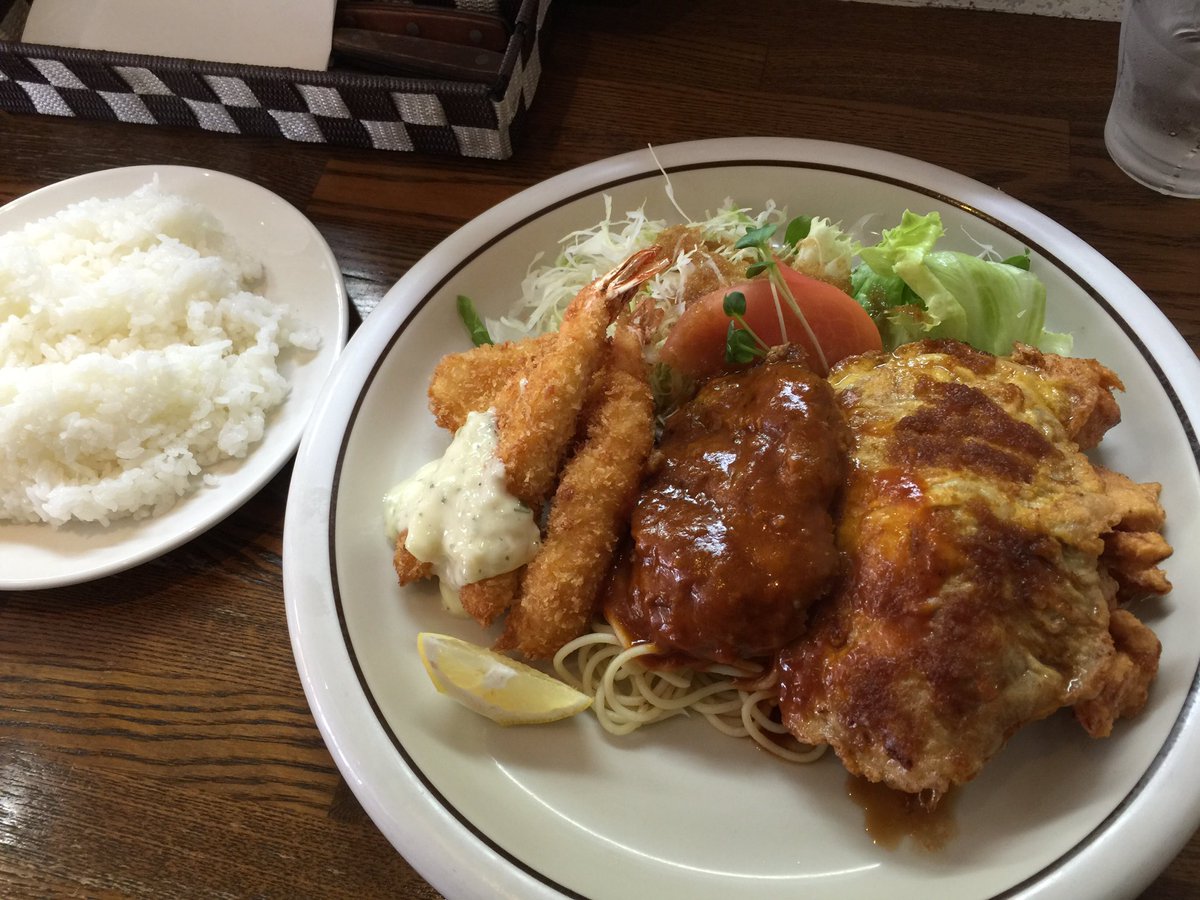 えぬ ｎ En Twitter 大分市新貝にある洋食店 若木屋 新貝 大分市 さんを再訪して 贅沢版の 若木ランチ を 大皿にたっぷりのとり天 海老フライ3尾 白身魚フライ ハンバーグ ポークピカタ サラダ等 食後にアイス付き