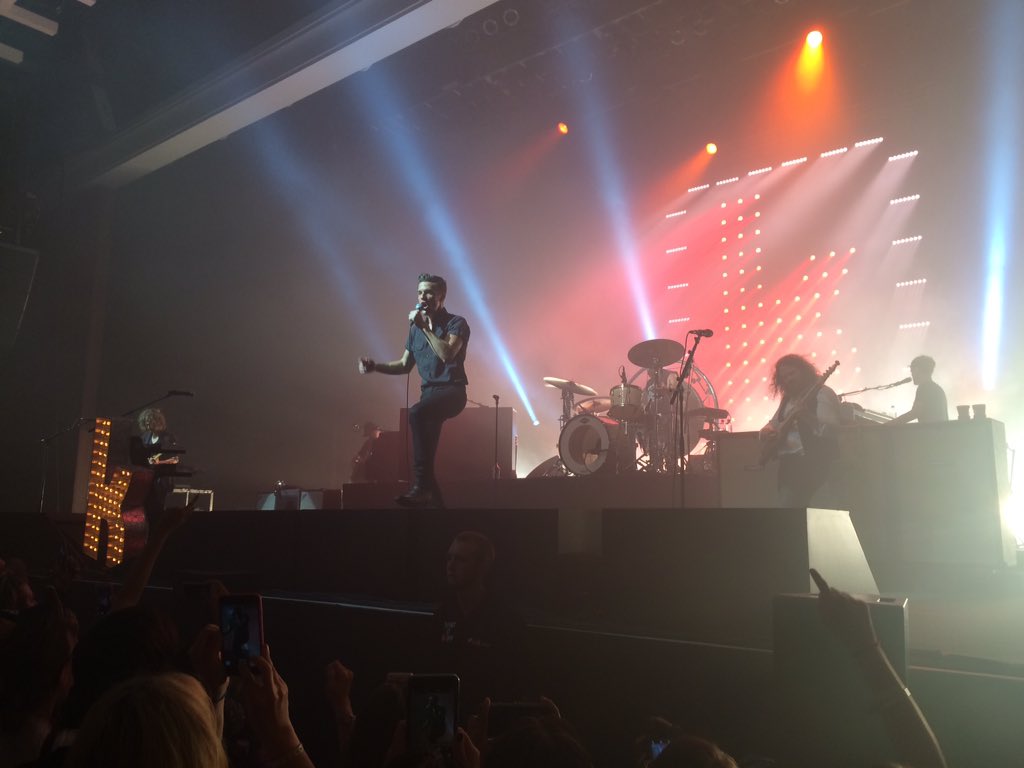 DWJ1980's tweet photo. @thekillers Amazing show tonight! Great every time we see you! https://t.co/GbL6gaWMtX