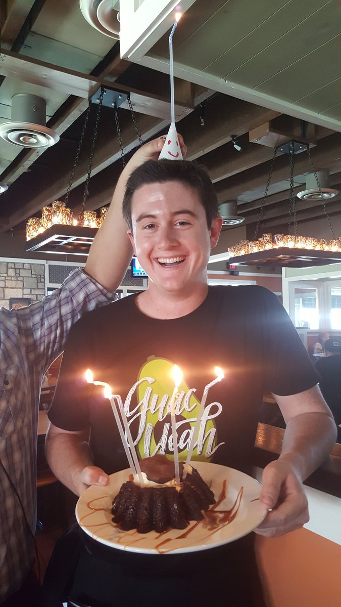 Stickemupkitty1's tweet photo. Making our Team member feel special on his birthday :) @EdPowers_SD @TammyCollas #chilislove #chilis #teamcts https://t.co/lU7Qoy0s36