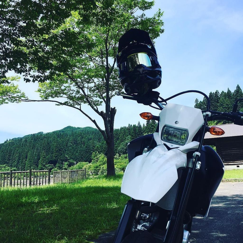 ZakiCarpenter's tweet photo. 久しぶりのプチツー。天気良くて最高！
#wr250x #yamaha #ヤマハ #vfxw ##トロイリーデザイン #troyleedesigns #オークリーゴーグル #ツーリング https://t.co/xH2wl8xxPc https://t.co/hjrLGcJhm4