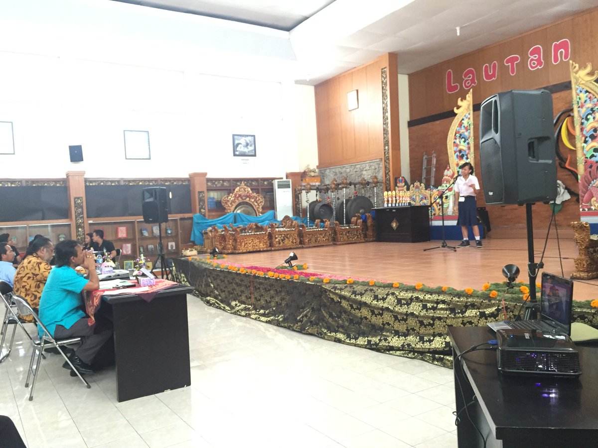 day 2 ! lomba membaca puisi tingkat smp