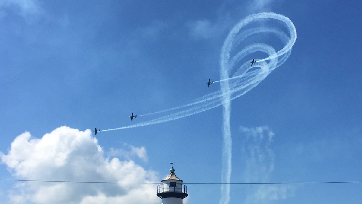 Wow! What a show by the Blades aerial display team at #AmericasCup in #Portsmouth ! wp.me/p6deVd-j1