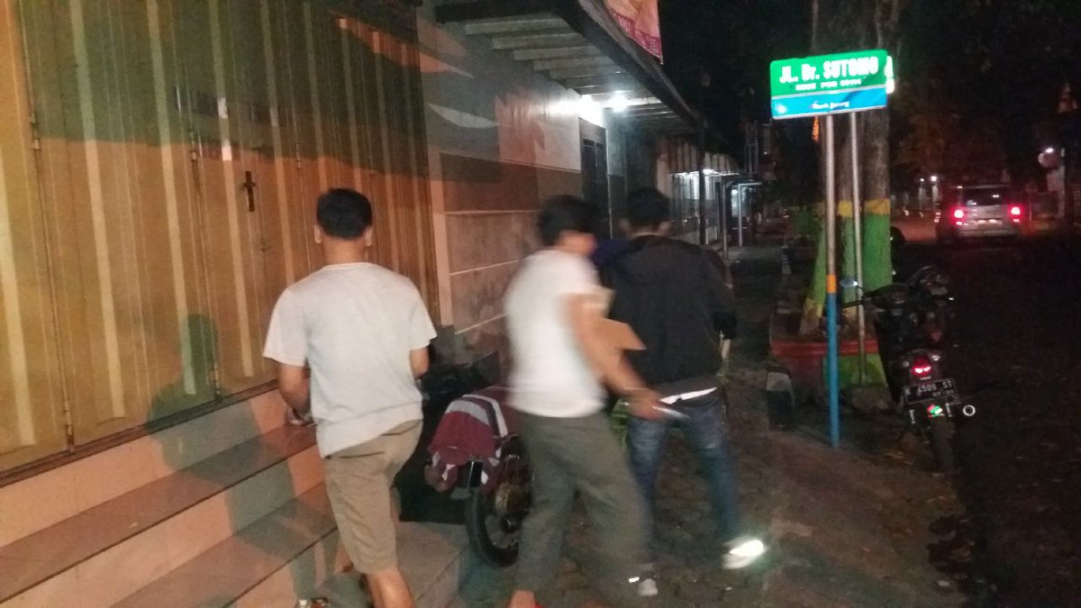 AyoberbagiPati's tweet photo. Alhamdulillah. 64 Nasi + minum tersalurkan utk saudara kita di jalanan.
#DUGEL KolaborAksi brg #SedekahRombonganPati https://t.co/6gc0sMUjG8
