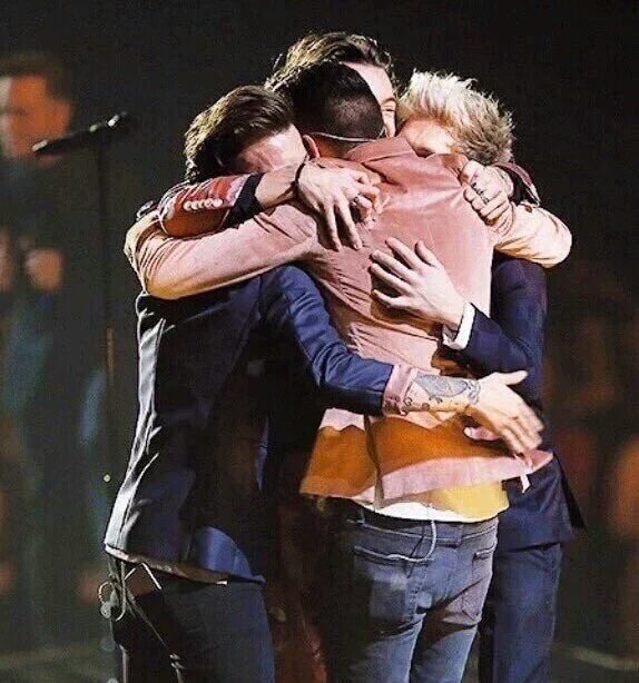 ImNiallsMichael's tweet photo. THIS WILL NEVER GET OLD:

STAIRS
STAIR
STAI
STA
STAD
STADI
STADIU
STADIUM
STADIUMS

#6yearsof1D https://t.co/zOPLrr8U5U